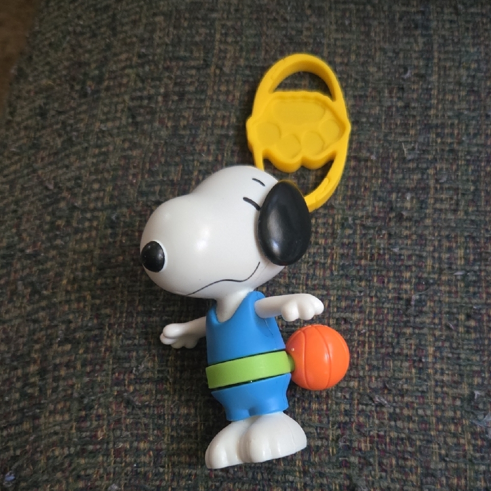2018 McDonald's Happy Meal "Snoopy Basketball Player"